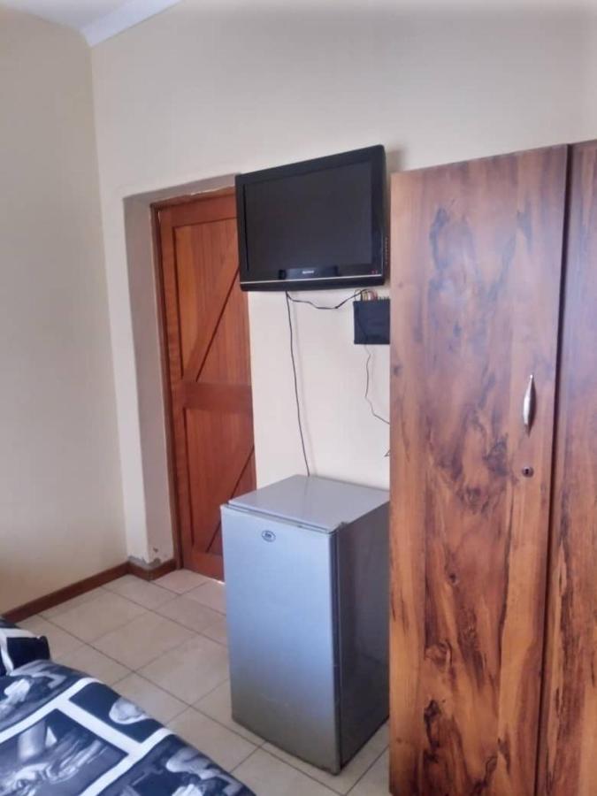 Skippers Backpackers Cc Уолфиш-Бей Экстерьер фото